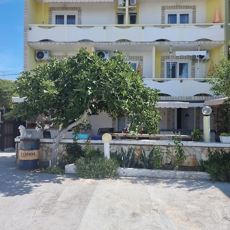Apartmani Alen Dinjiška Buitenkant foto