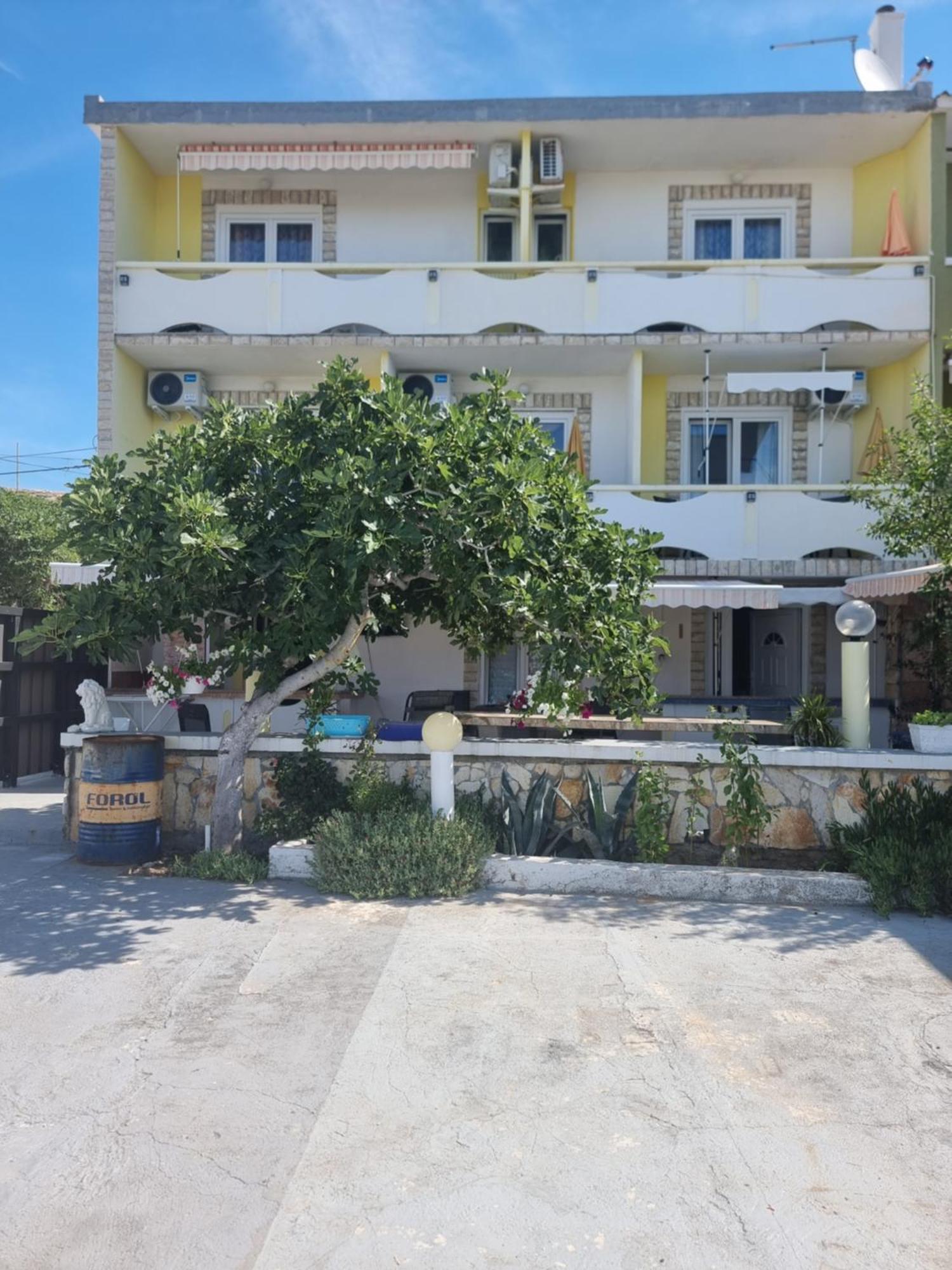 Apartmani Alen Dinjiška Buitenkant foto